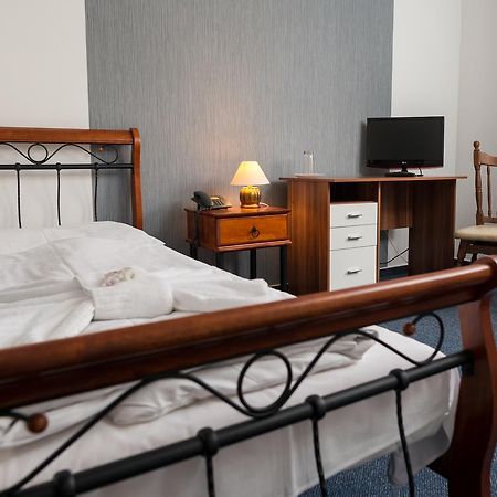 Hotel Diana Nové Mesto nad Váhom Εξωτερικό φωτογραφία