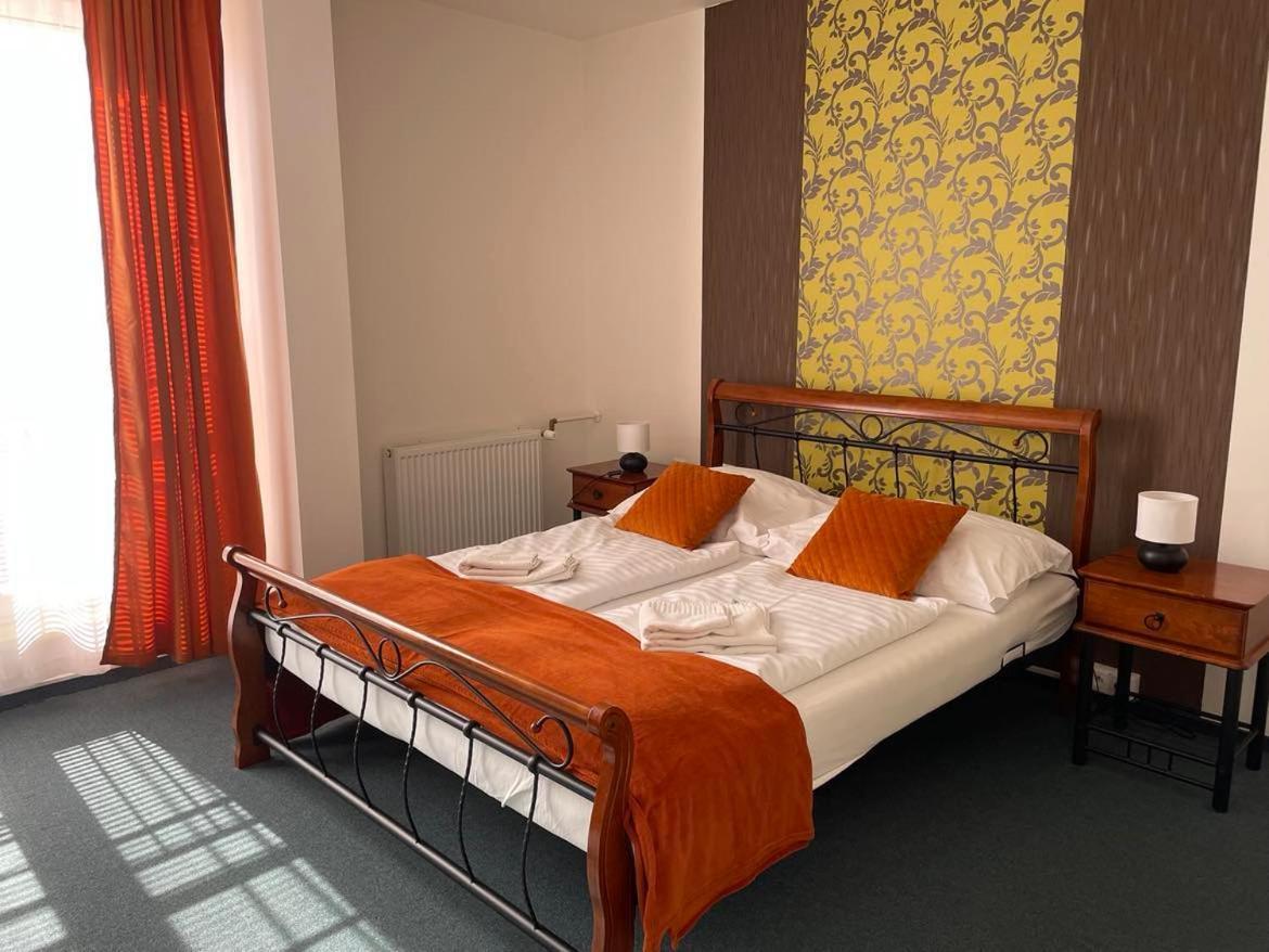 Hotel Diana Nové Mesto nad Váhom Εξωτερικό φωτογραφία