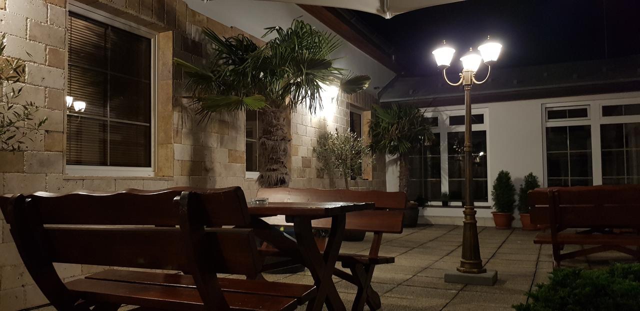 Hotel Diana Nové Mesto nad Váhom Εξωτερικό φωτογραφία
