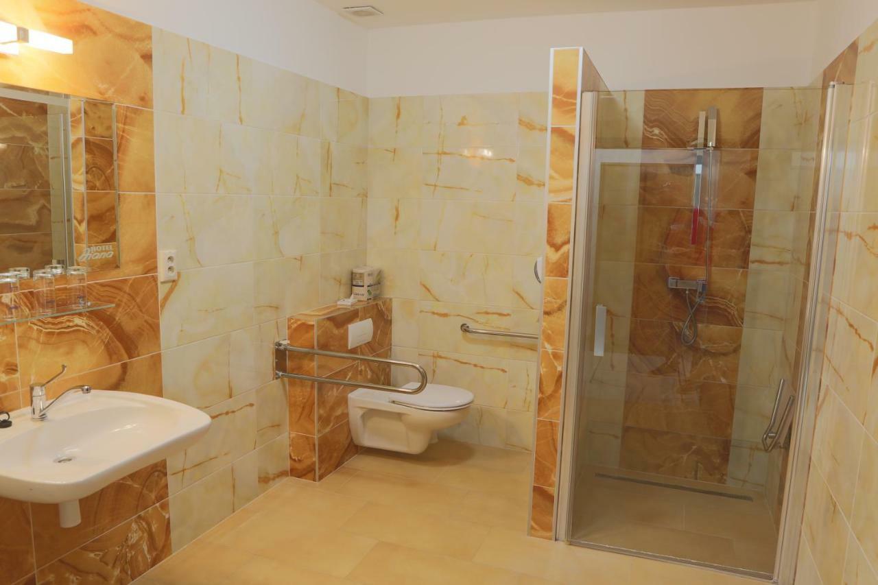 Hotel Diana Nové Mesto nad Váhom Εξωτερικό φωτογραφία