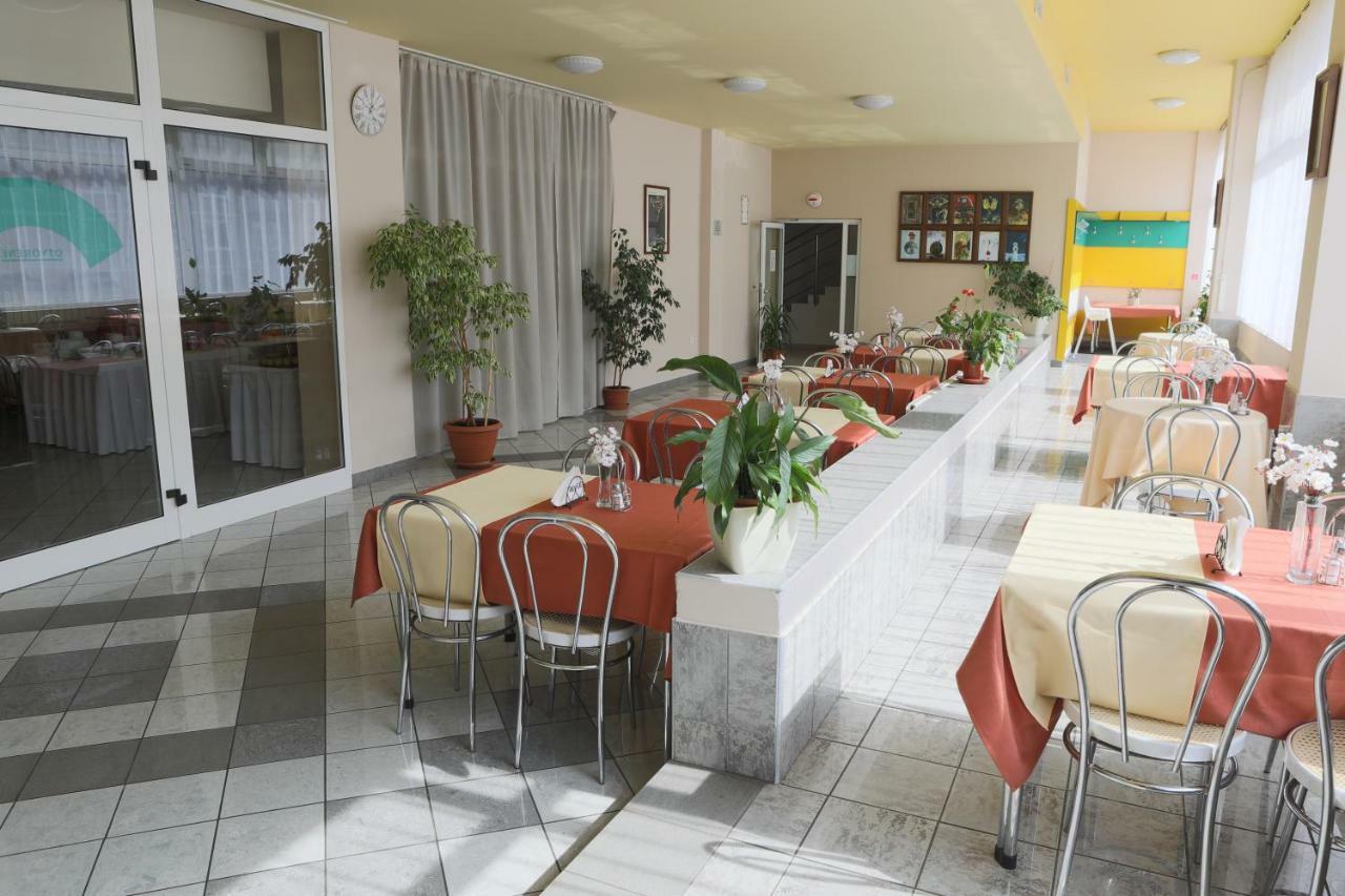 Hotel Diana Nové Mesto nad Váhom Εξωτερικό φωτογραφία