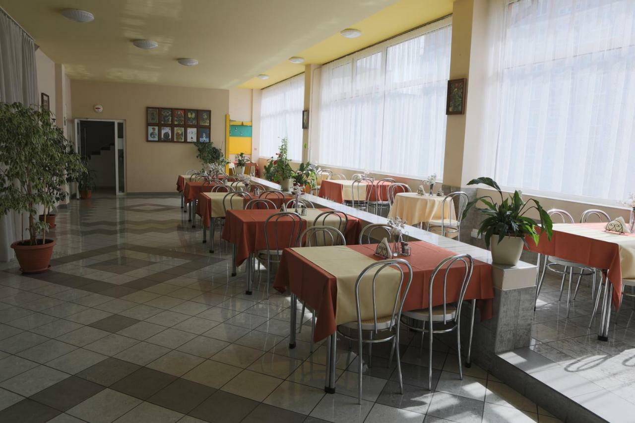 Hotel Diana Nové Mesto nad Váhom Εξωτερικό φωτογραφία